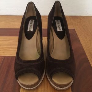 EUC Steve Madden suede wedges size 7.5